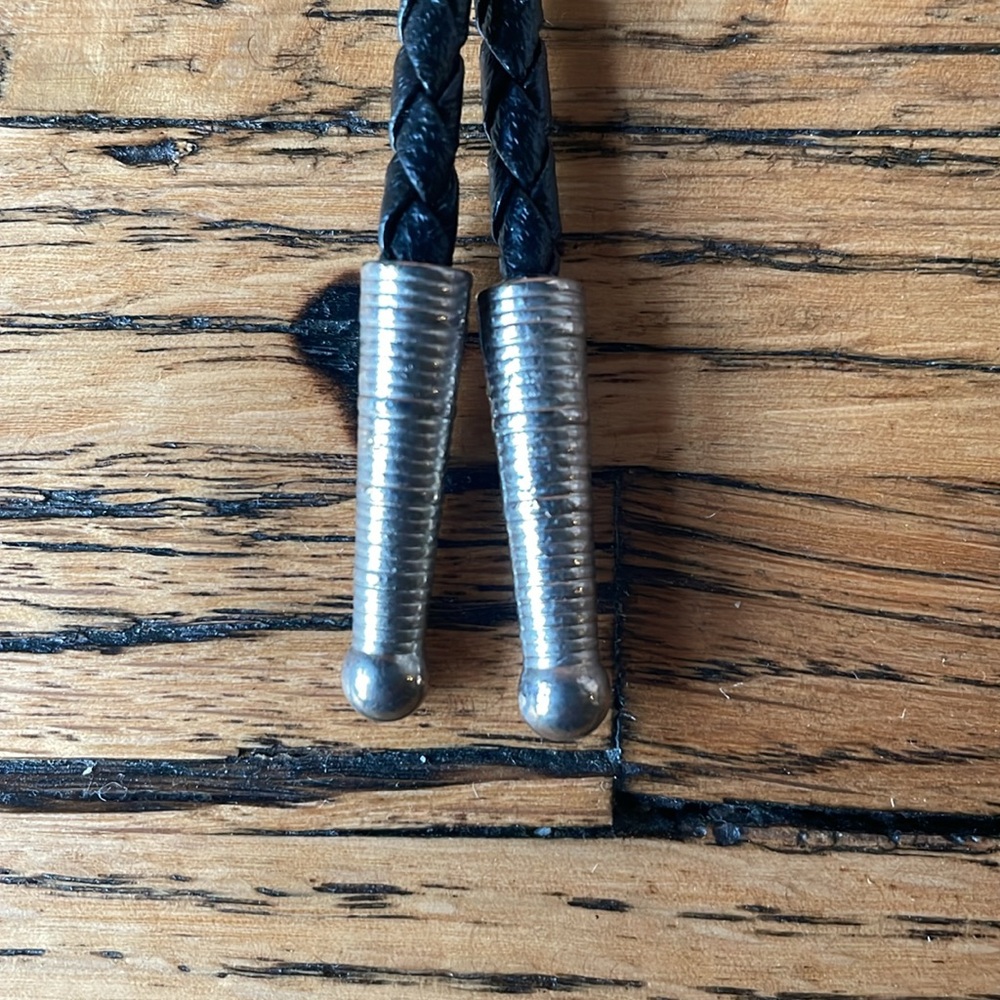 Genuine Bolo Tie of leather and iron - Picture 4 of 5